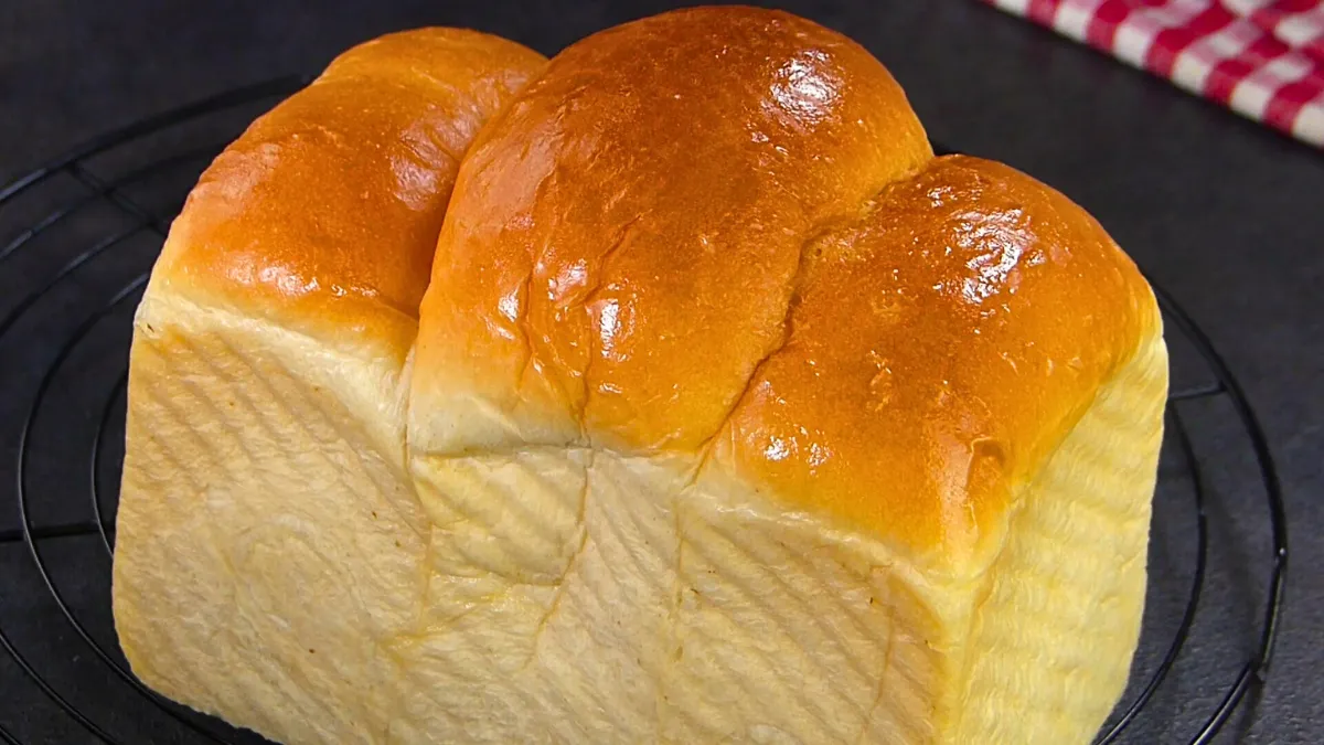 Bakery-Style Homemade White Bread Loaf